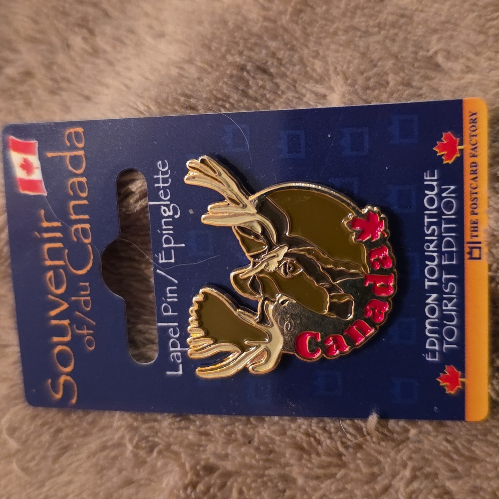 VINTAGE Canada Moose Lapel Pin - Picture 4 of 4